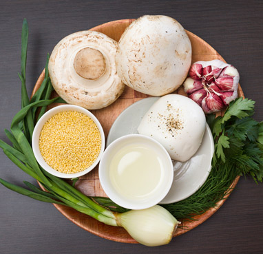 Pieczarki faszerowane kaszą jaglaną i mozzarellą
